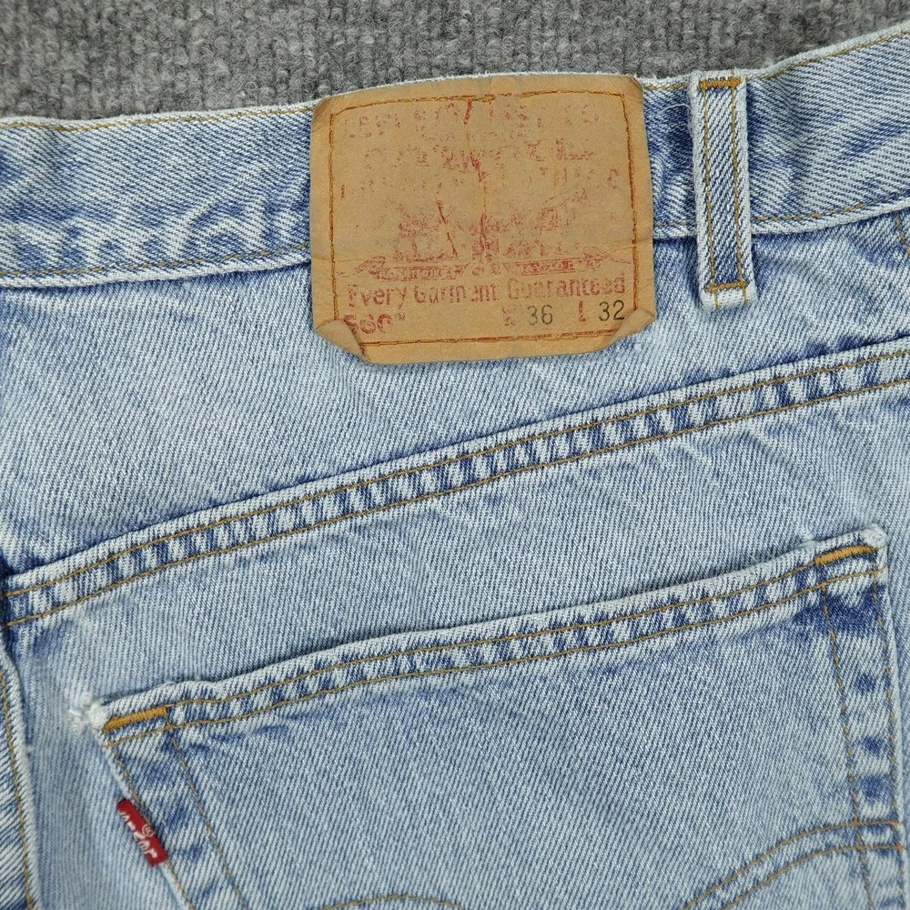 Vintage Levis 560 Jeans Mens 36x26 Light Wash Blue Relaxed Tapered Raw Hem